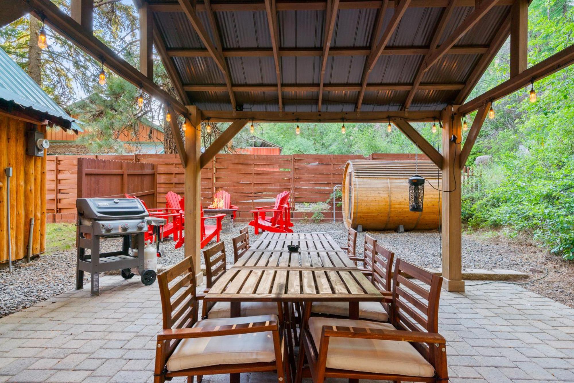 White Pass Log Luxury Retreat *