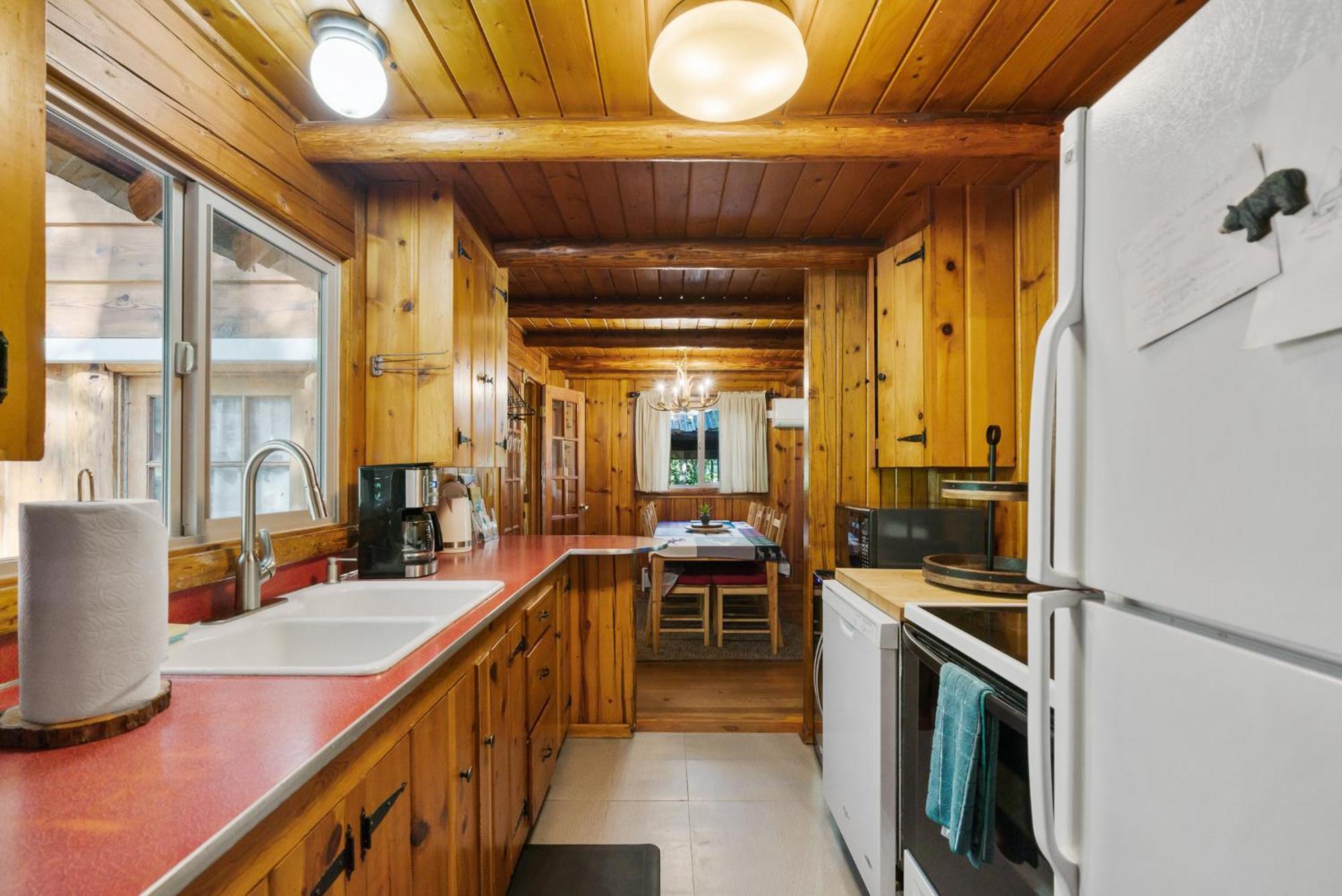 White Pass Log Luxury Retreat *