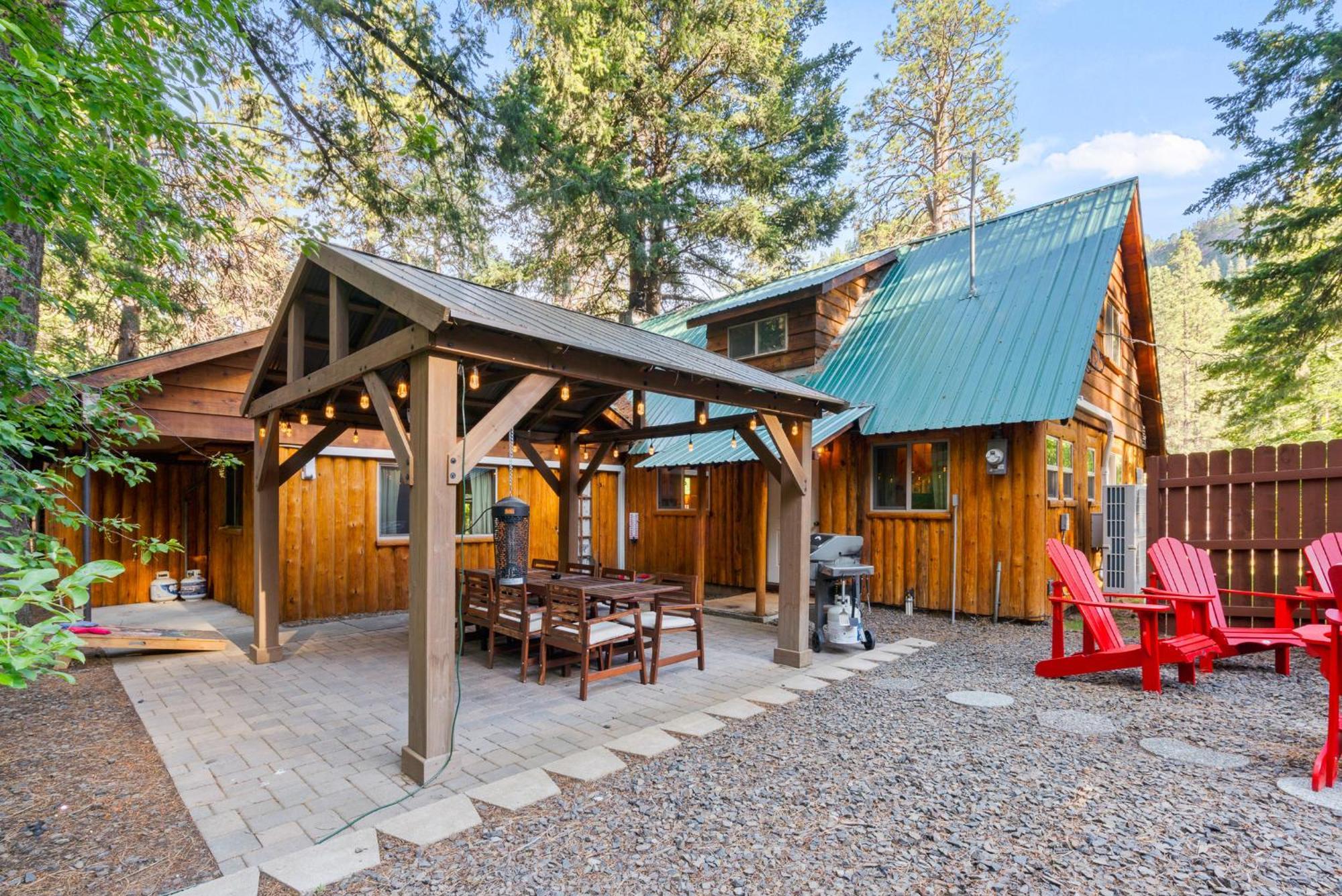 White Pass Log Luxury Retreat