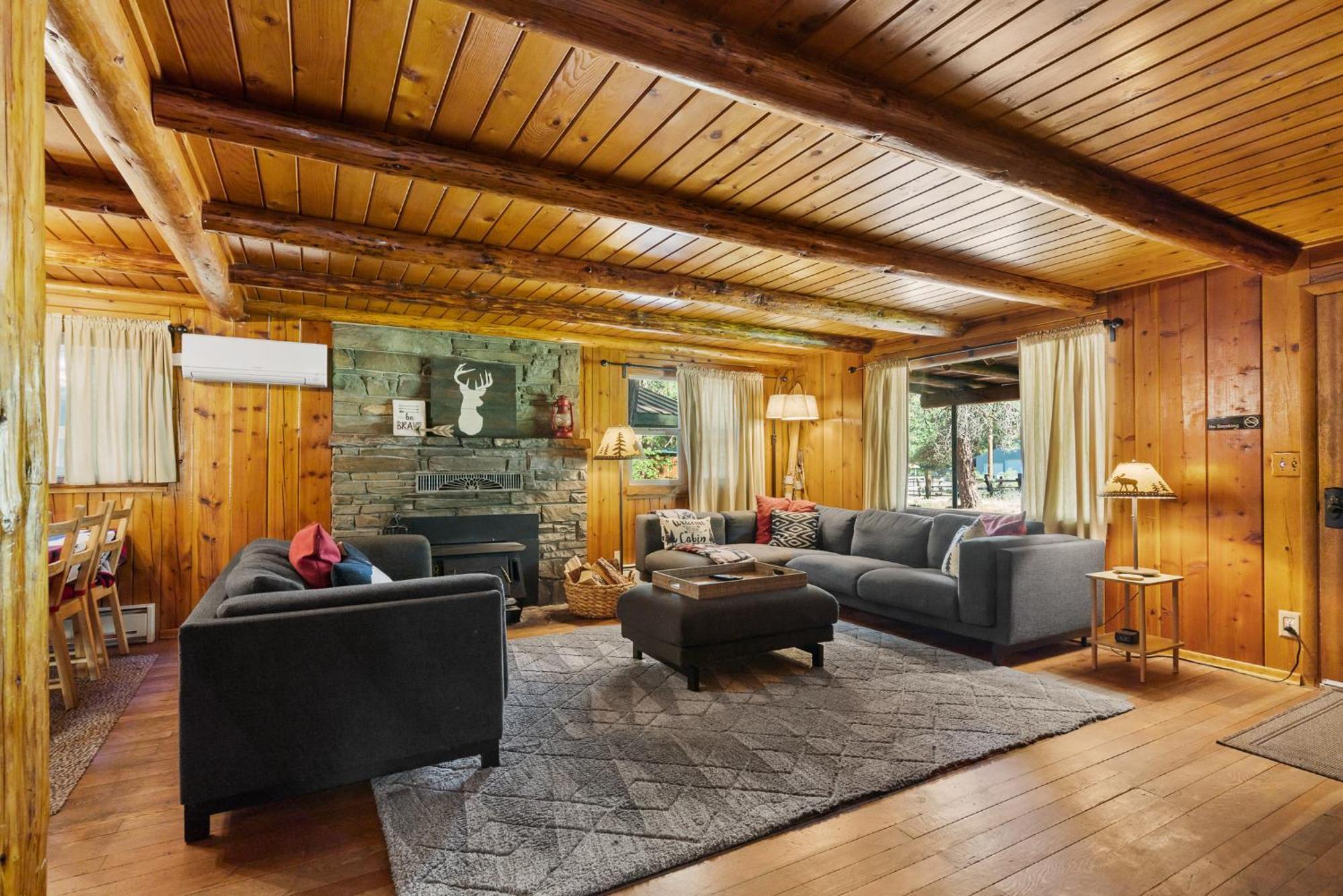 White Pass Log Luxury Retreat Rimrock