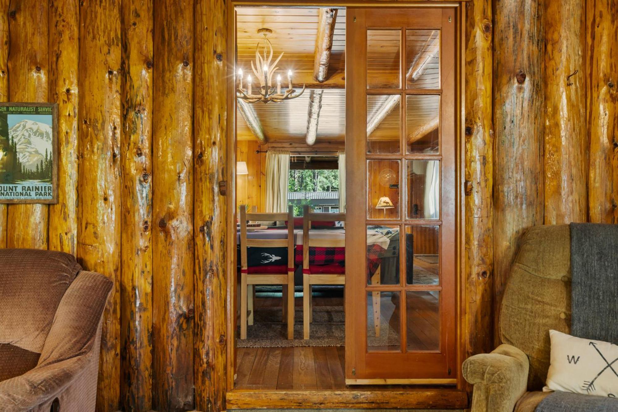 White Pass Log Luxury Retreat Rimrock